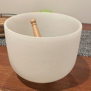 Frosted B Note Crown Chakra Quartz Crystal Singing Bowl 8 inch mallet and o-ring